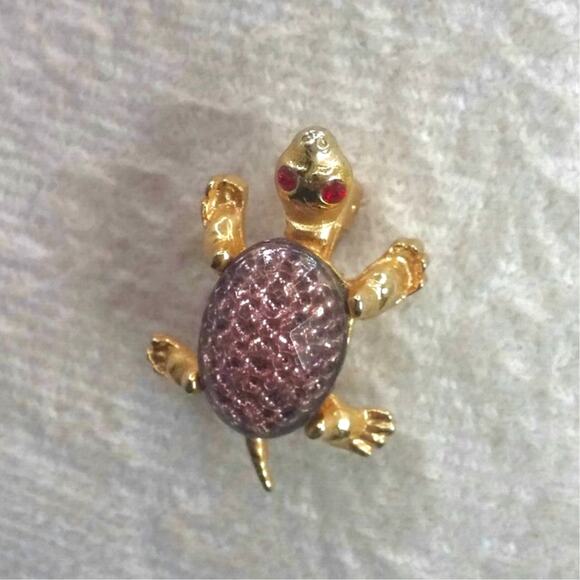 Vintage Jeweled Turtle Pin Red Rhinestone Eyes Detailed Shell Mini Brooch Golden - Picture 10 of 11
